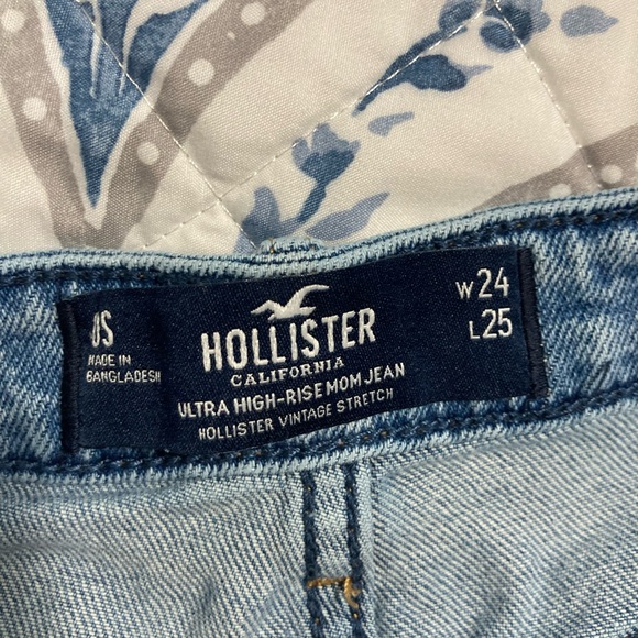Hollister Ultra High-Rise Mom Jean 0S W24 L25 - Picture 3 of 10
